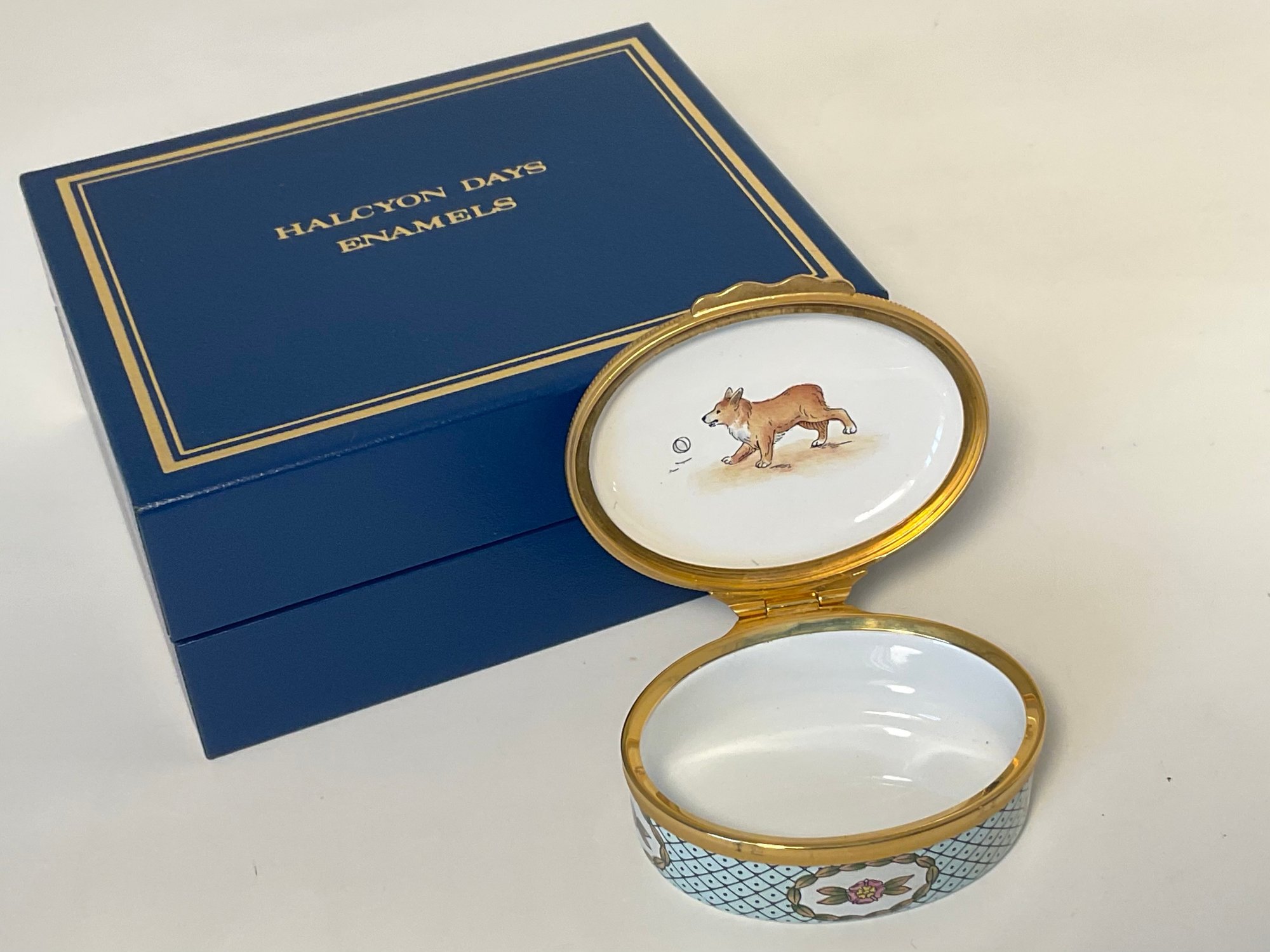 【ヴィンテージ品】Halcyon Days &Tiffany エナメル小物入れ A Tiffany & Co. Designed Corgi Dogs Halcyon Days Enamel Box