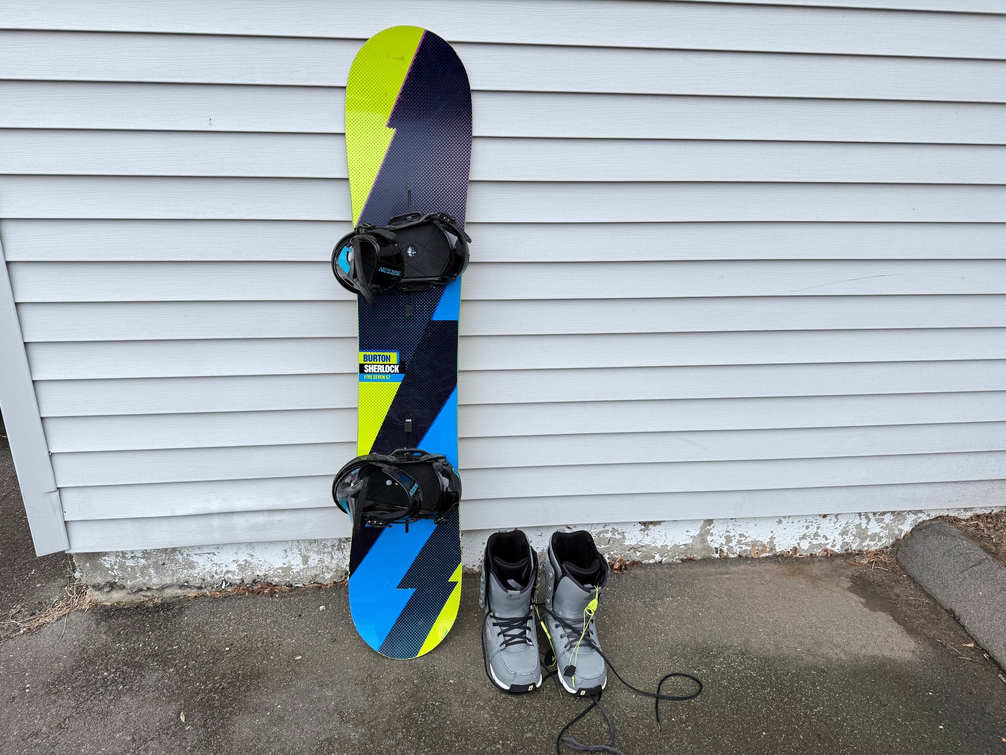 Burton Sherlock Five Seven 57 Snowboard And Forum Boots #40836799