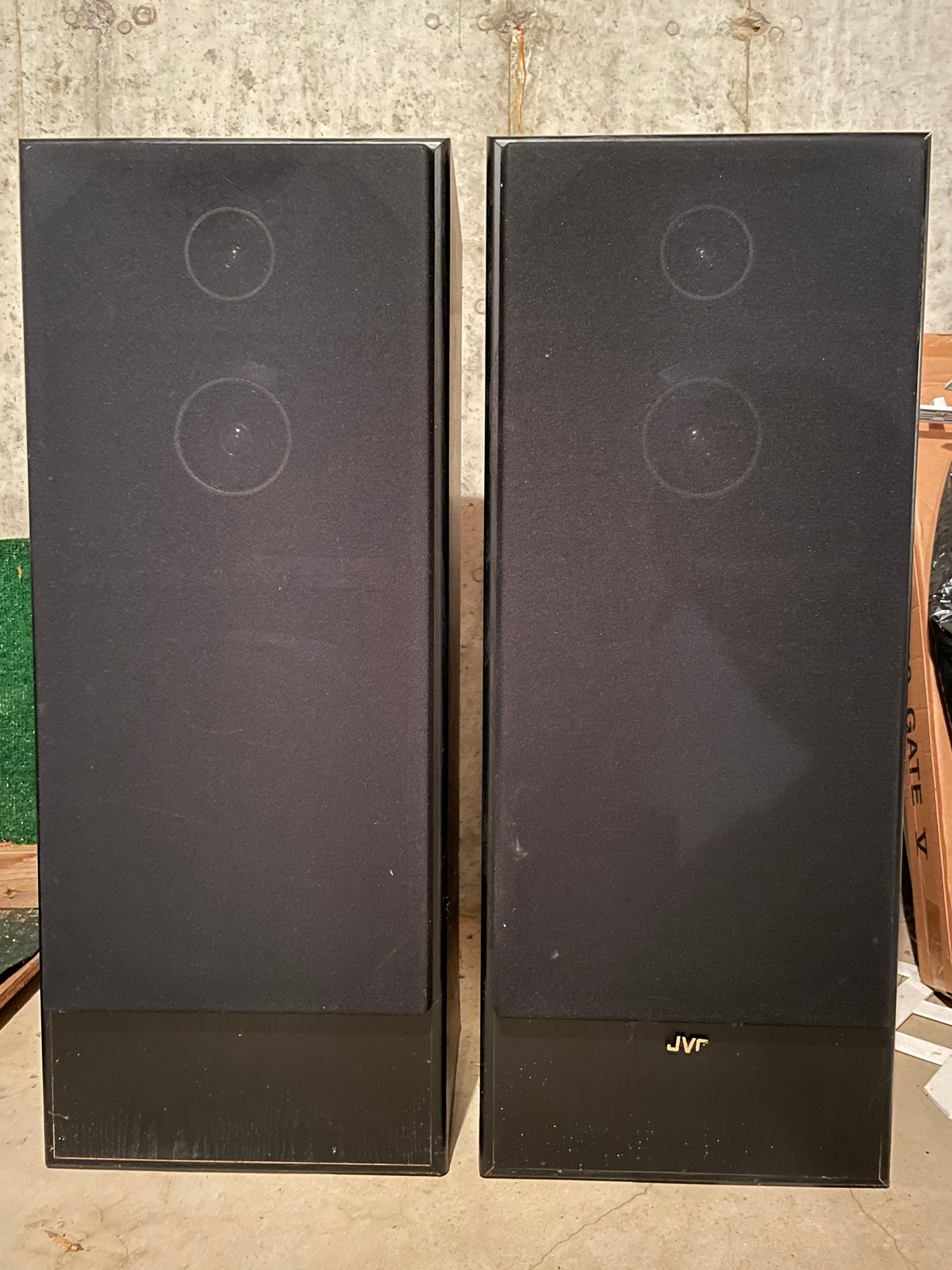 JVC- Digital Performance SP85 Floor Speakers. #1421605