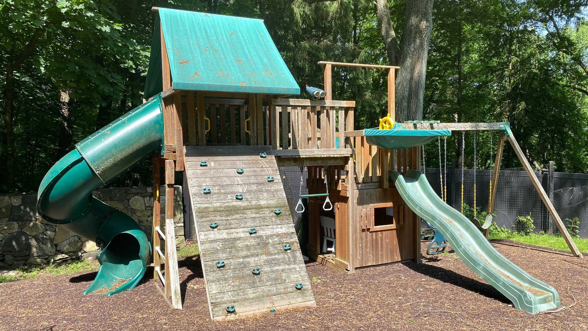 EASTERN JUNGLE GYM MULTI-DECK FANTASY SWING SET 30' X 16