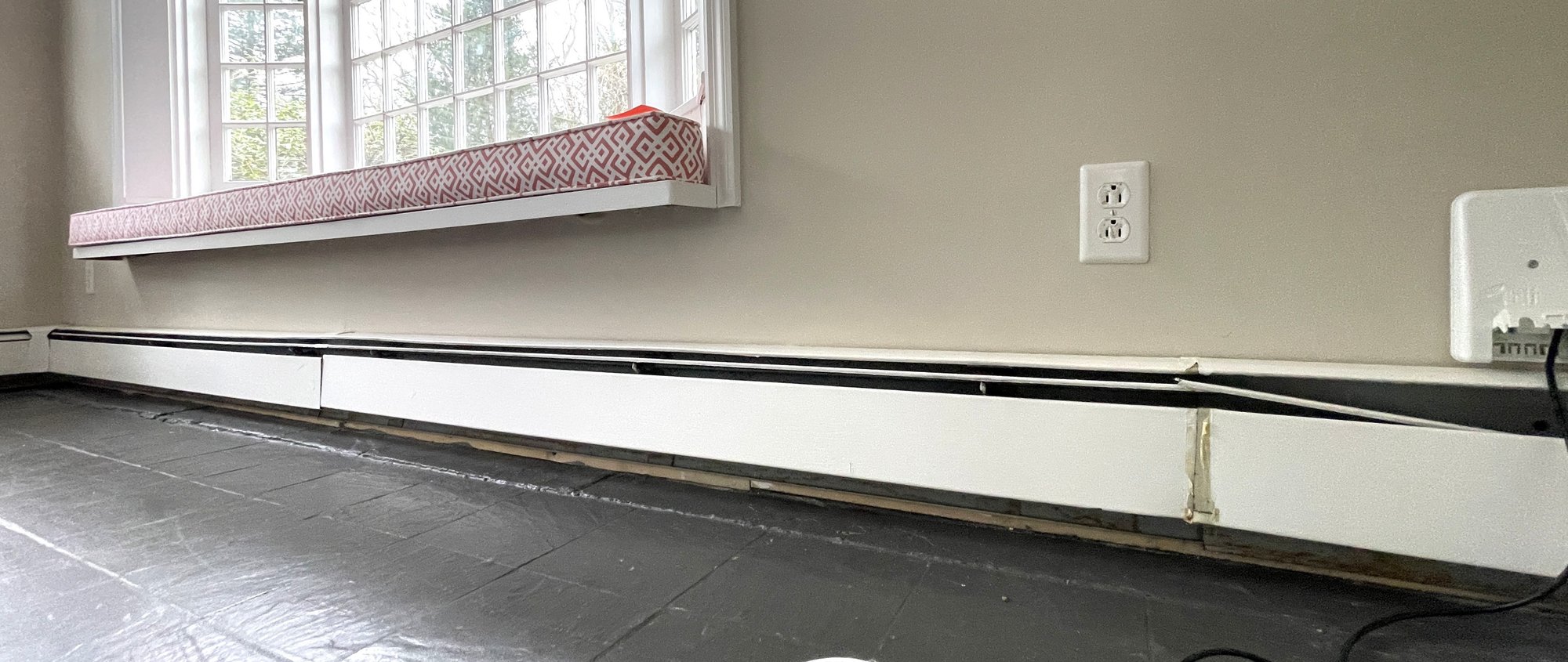 Governale Baseboard Radiator Approx 28 Feet Of Slant Fin Baseboard Radiators #2290227 | Auctionninja.com