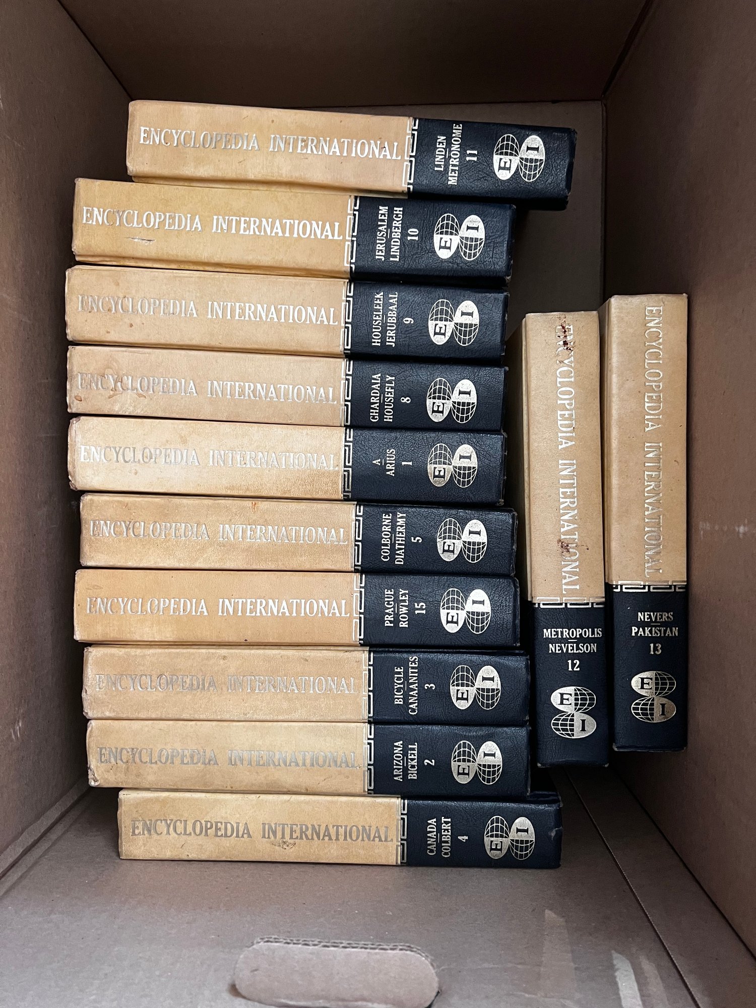 Set Of Grolier Encyclopedia International 1960'S Edition Reference