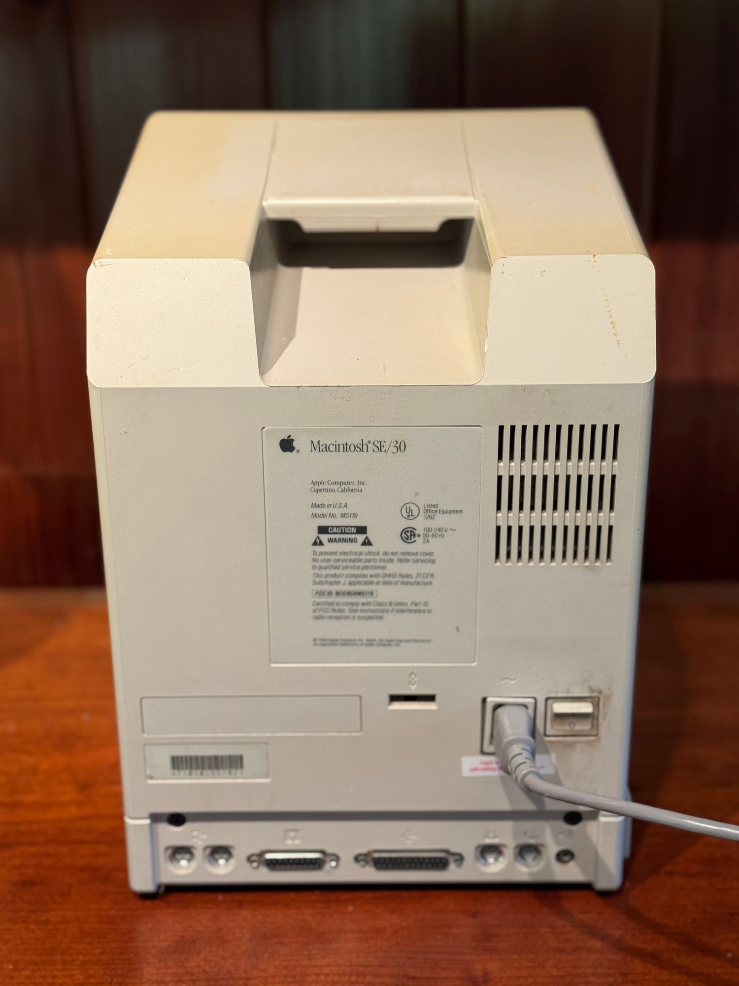 Original McIntosh SE/30 Computer #2205472 | Auctionninja.com