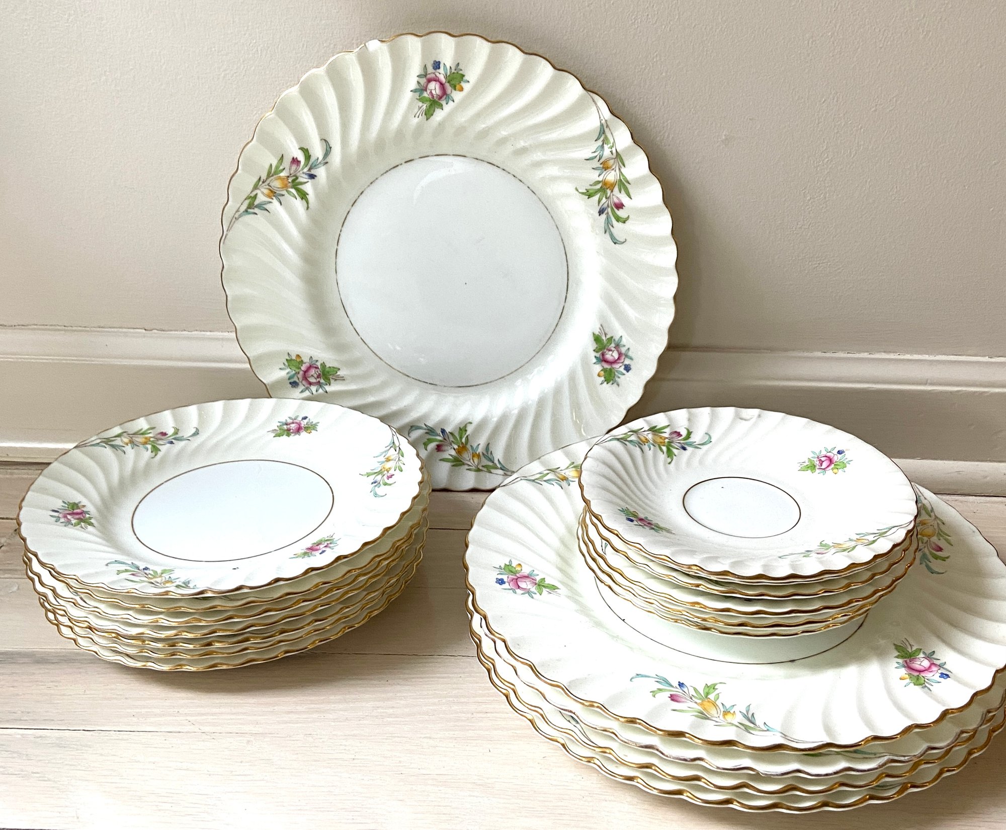 Vintage English Minton Bromley Dinnerware - Service For 5 #2108300