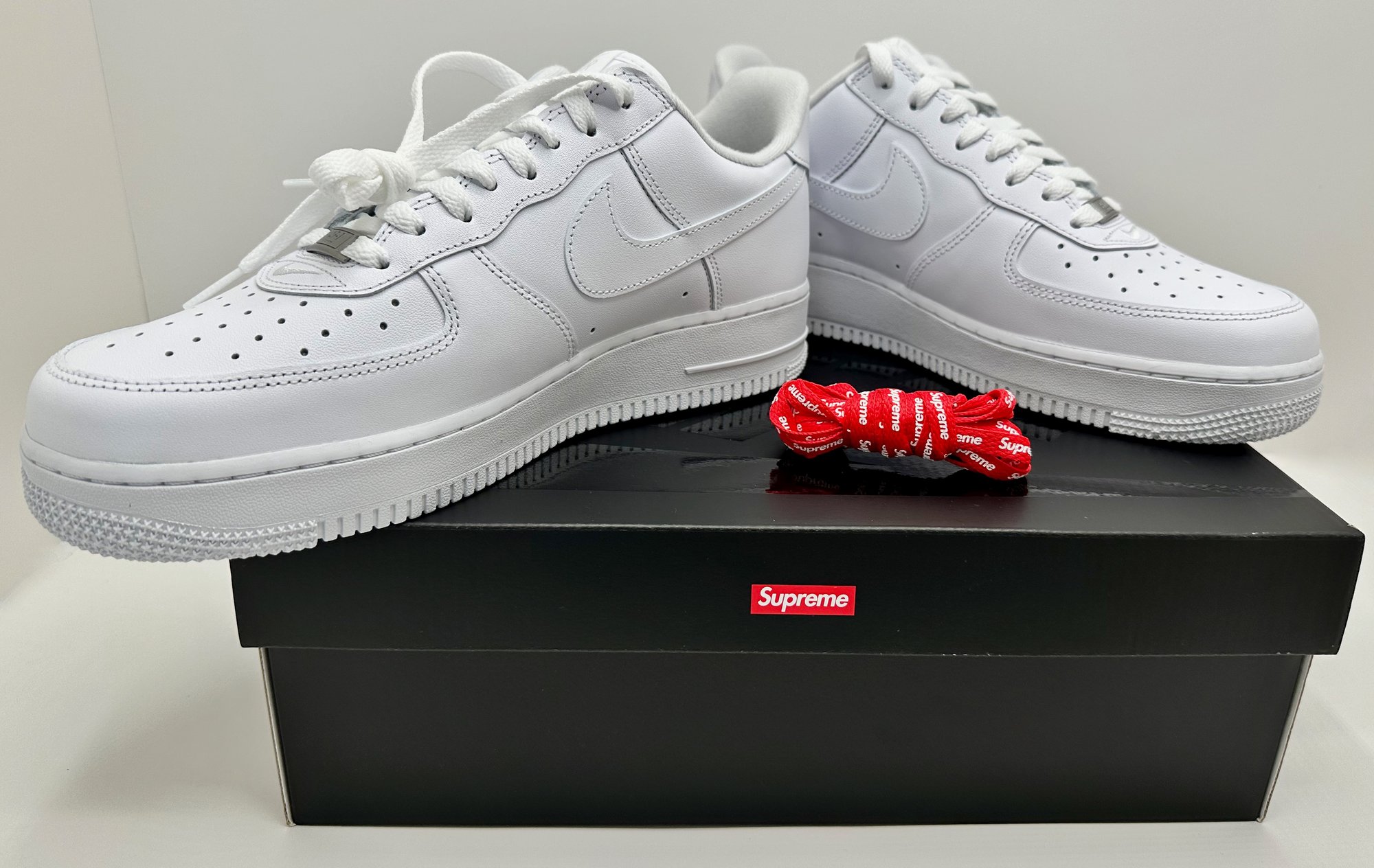 Nike Air Force 1 Supreme Sneakers Low SP, Size 9.5 & Supreme 