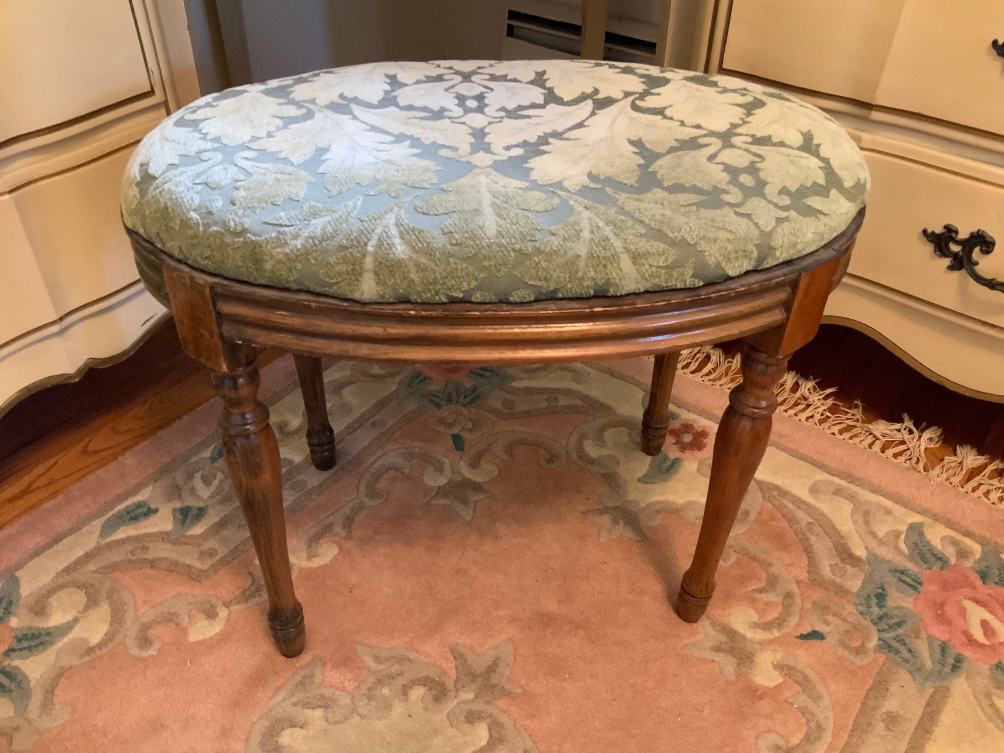 Vintage Vanity Bench #1892190 | Auctionninja.com