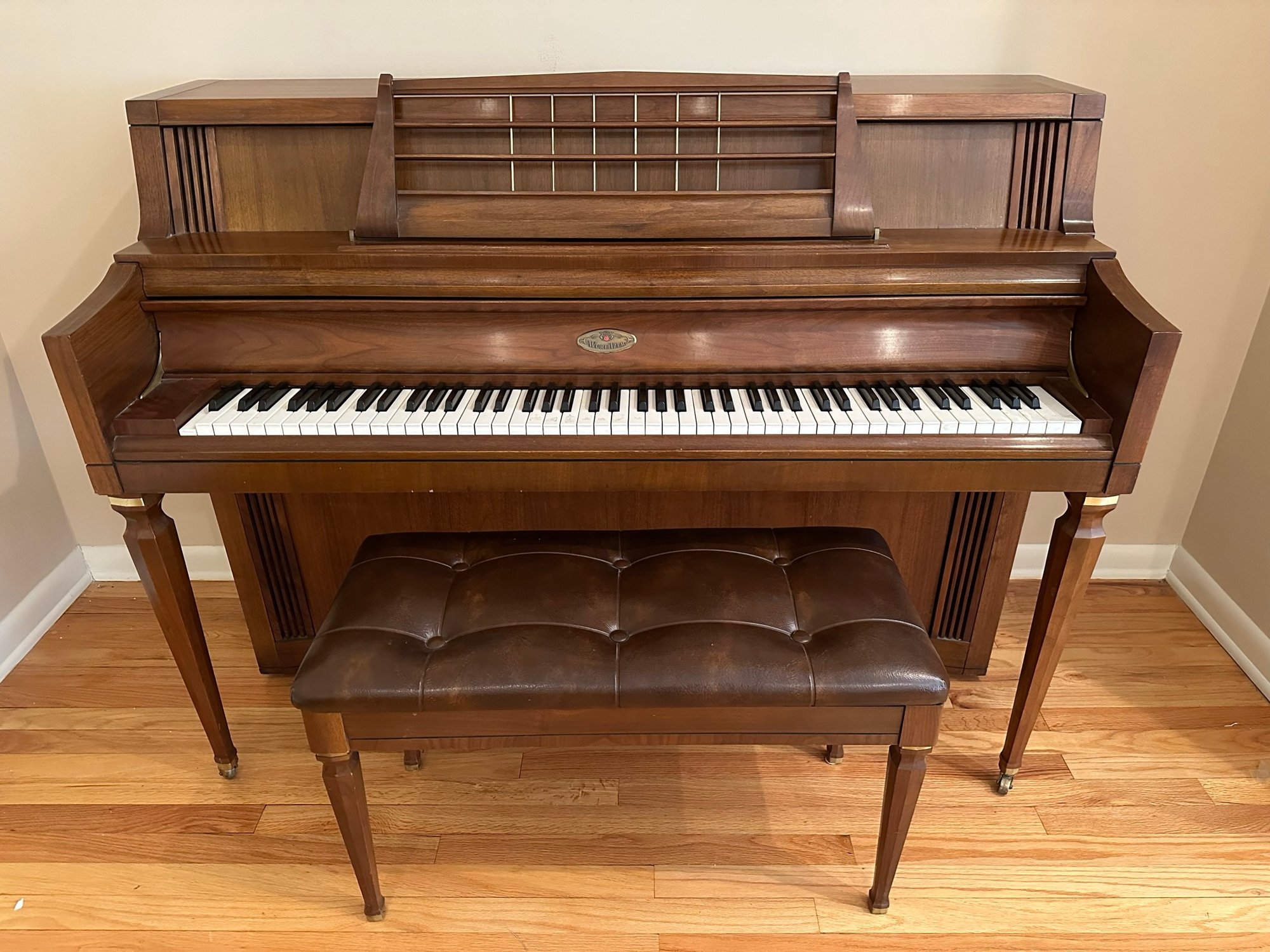 Beautiful Vintage Wurlitzer Upright Spinet Piano Model 2850 Serial