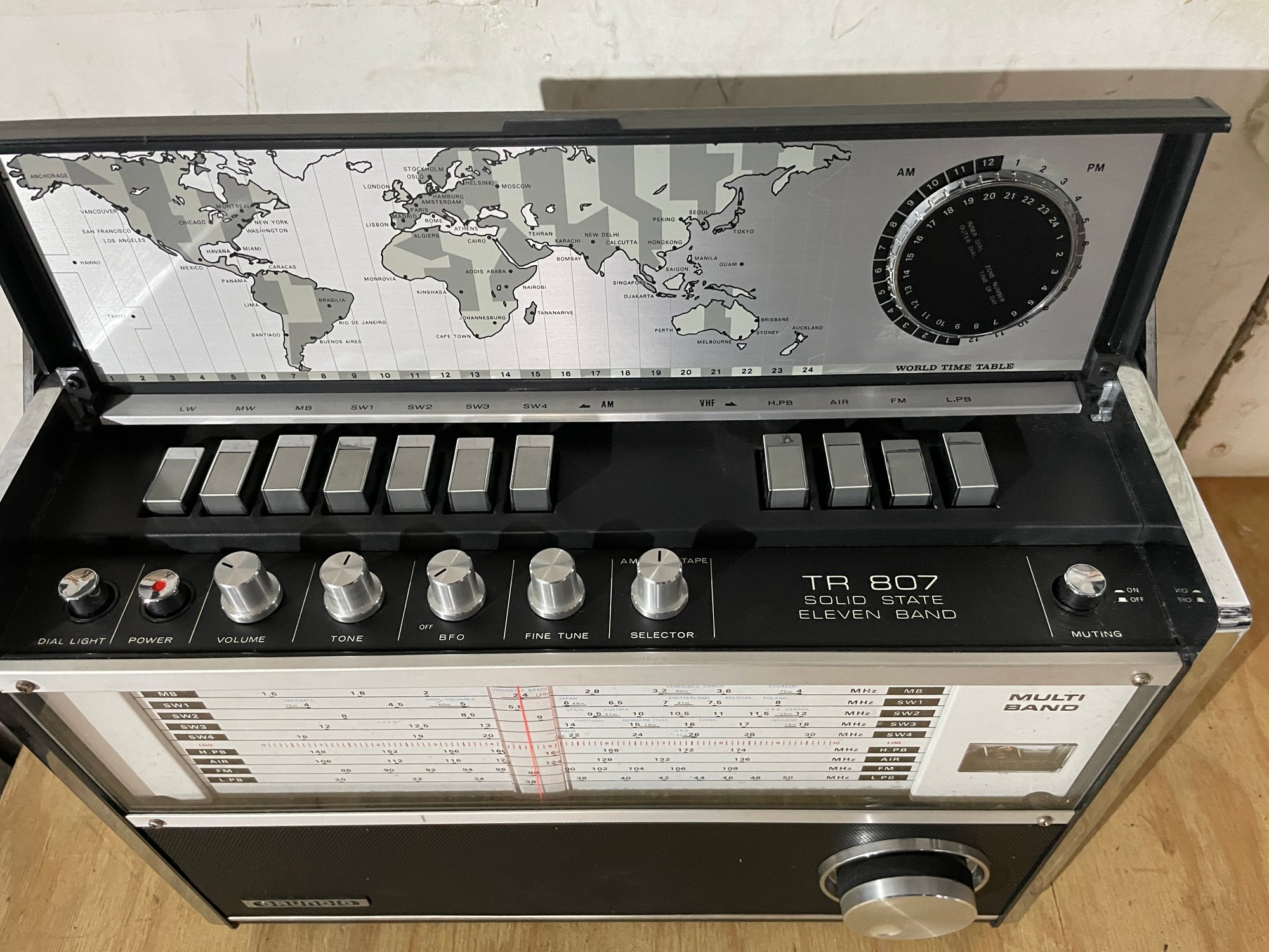 Vintage Grunding TR 807 Solid State Eleven Band Transoceanic