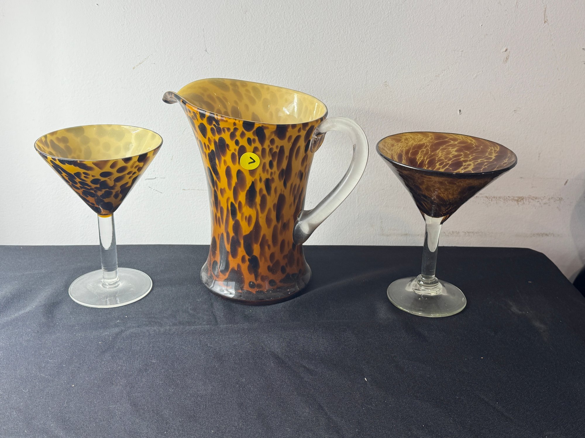 A CASED GLASS LEOPARD PITCHER AND MARTINI GLASS #2271961 | Auctionninja.com