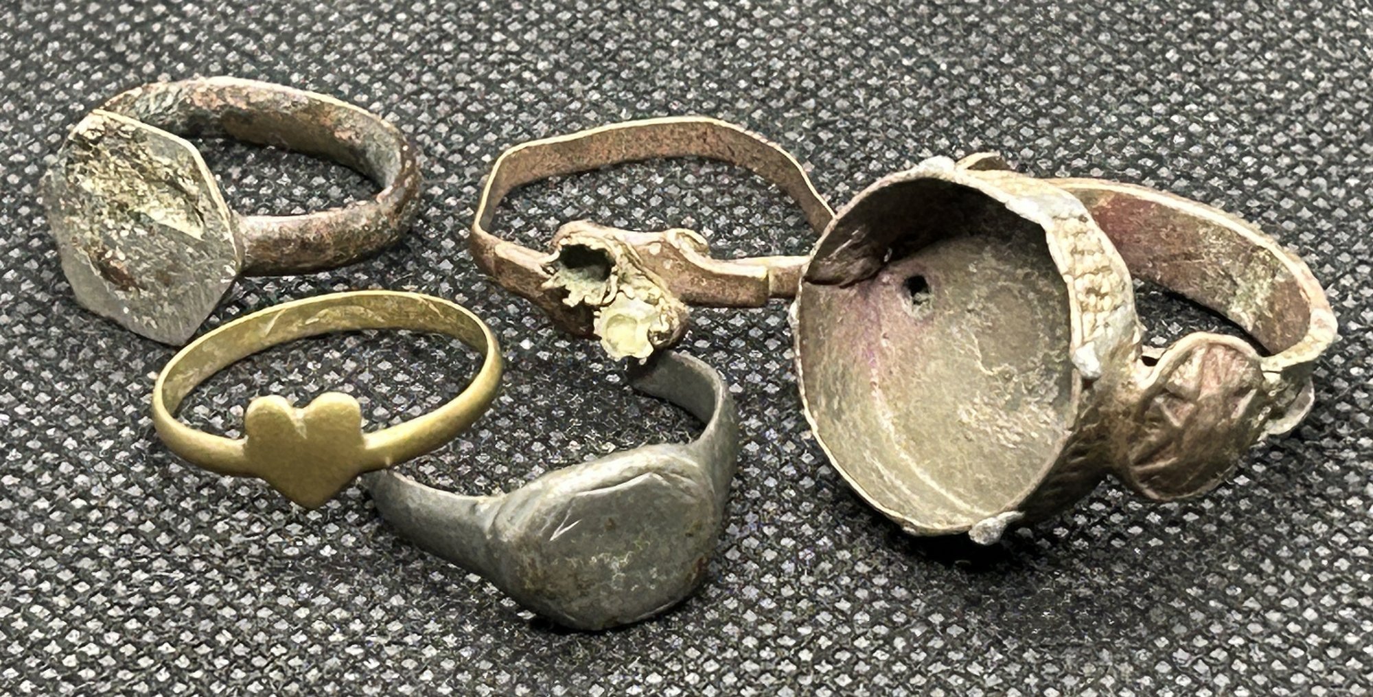 Ancient And Antique Dug Up European Rings #2316582 | Auctionninja.com