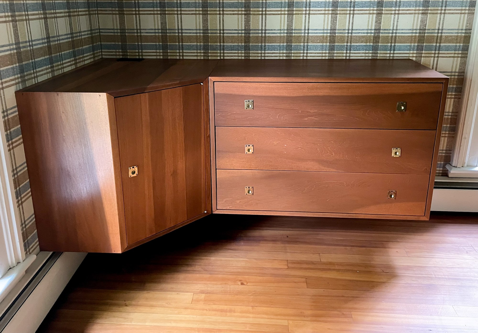 Mid Century Floating Corner Dresser Unit #1537012 | Auctionninja.com