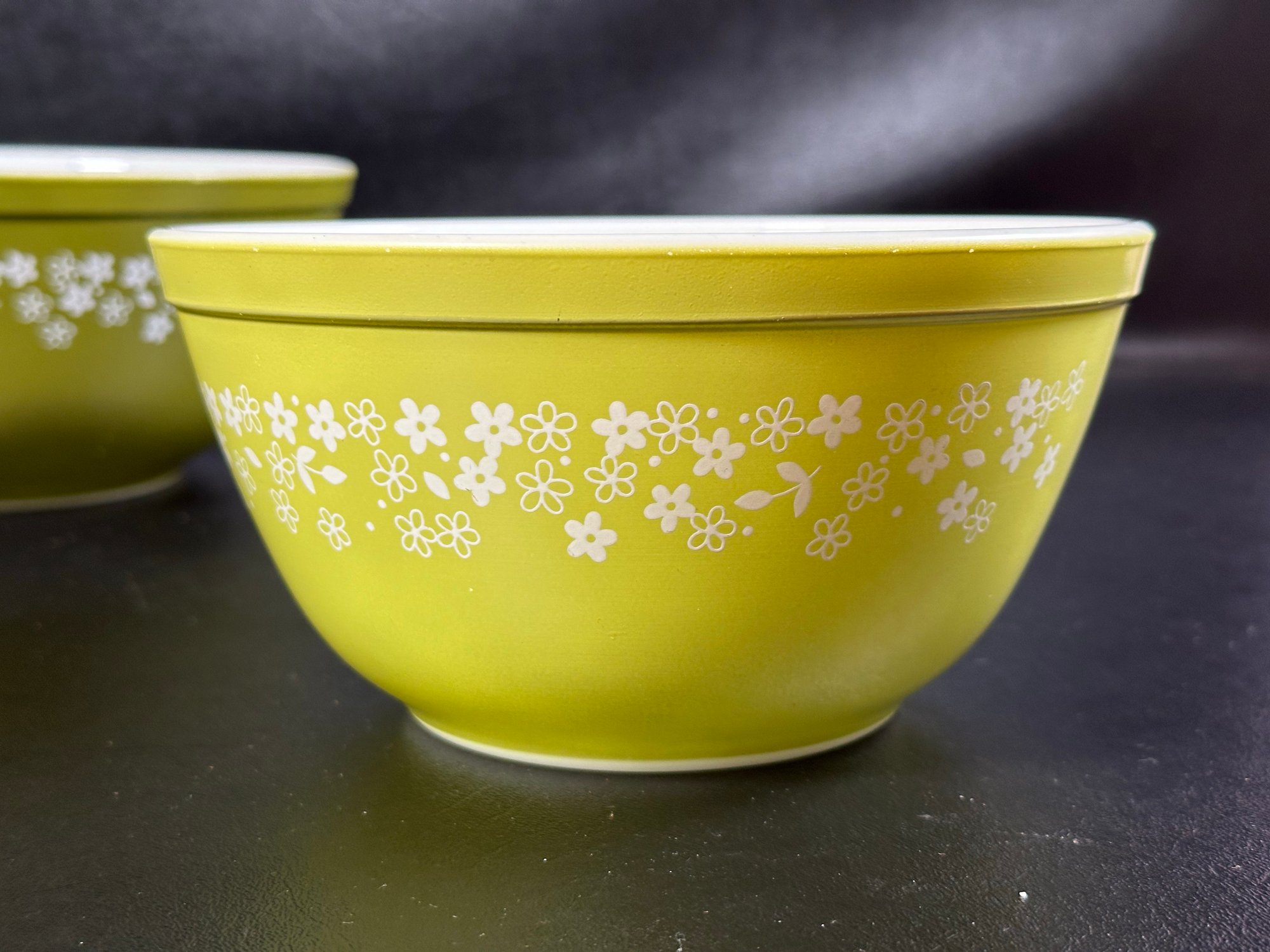 A Set Of Vintage Pyrex Mixing Bowls, Crazy Daisy Pattern #1943962
