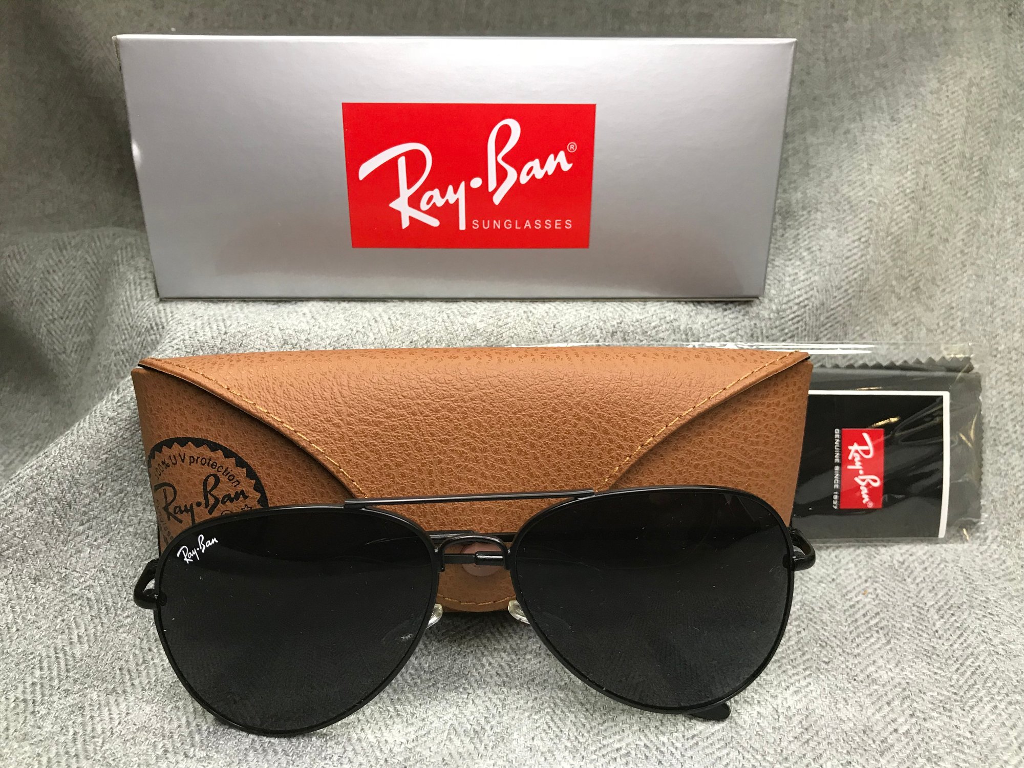 Ray-Ban Black Aviator Sunglasses with Brown Case Ray-Ban RB3025 Aviator Large Metal Gunmetal, Brown Sunglasses main image 4
