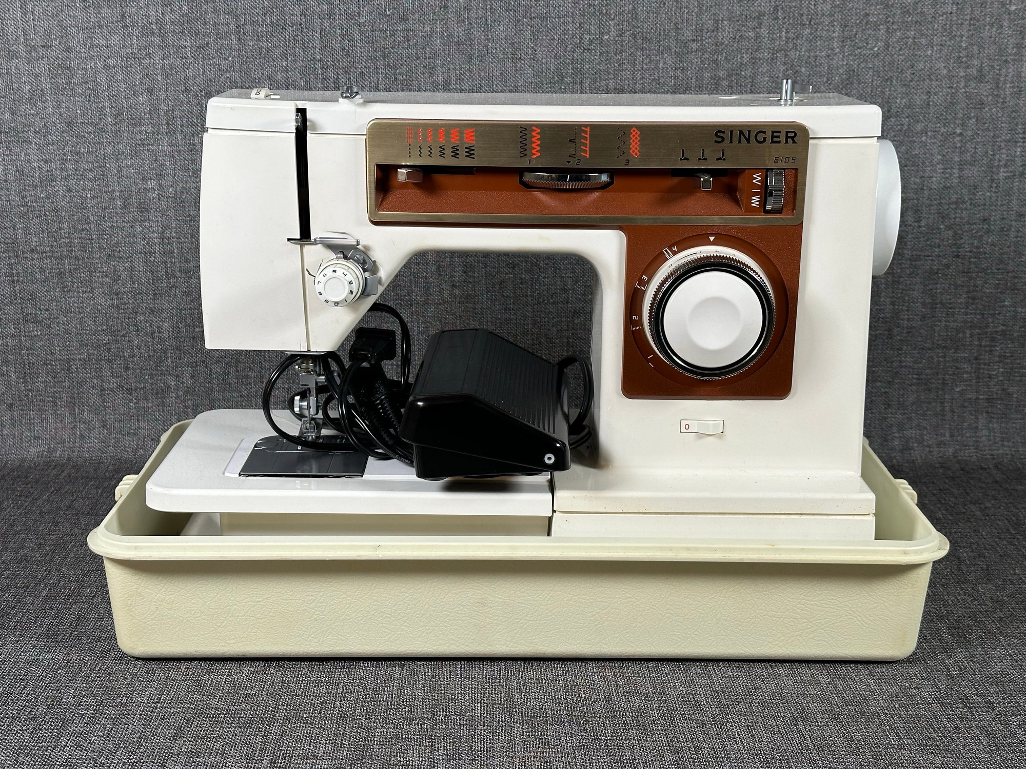 Vintage 1980 Singer Sewing Machine 6105, Made In Italy #1760672