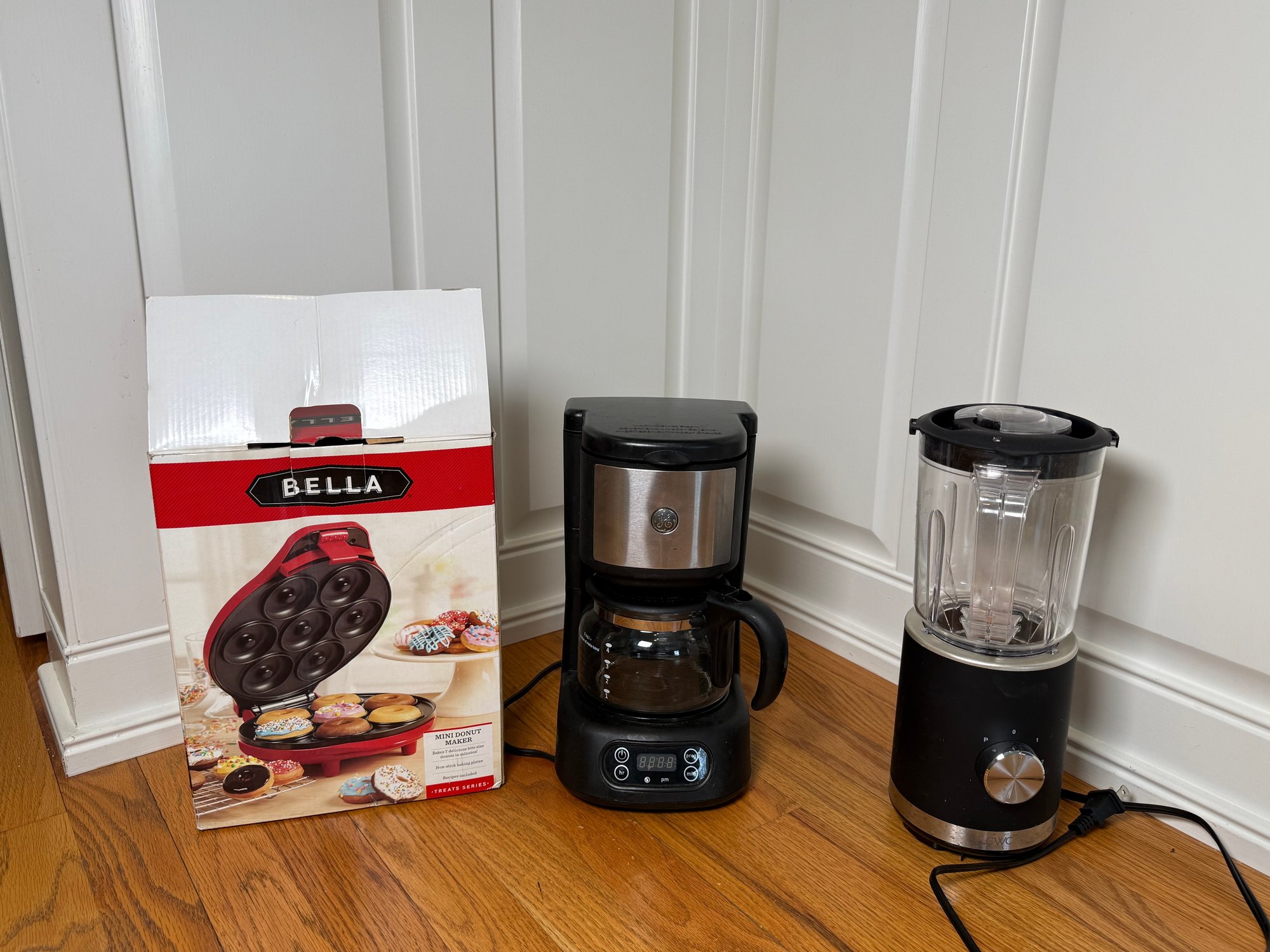 Cwc Mini Blender Bella Mini Donut Maker, General Electric Coffee Maker & CWC Blender ...