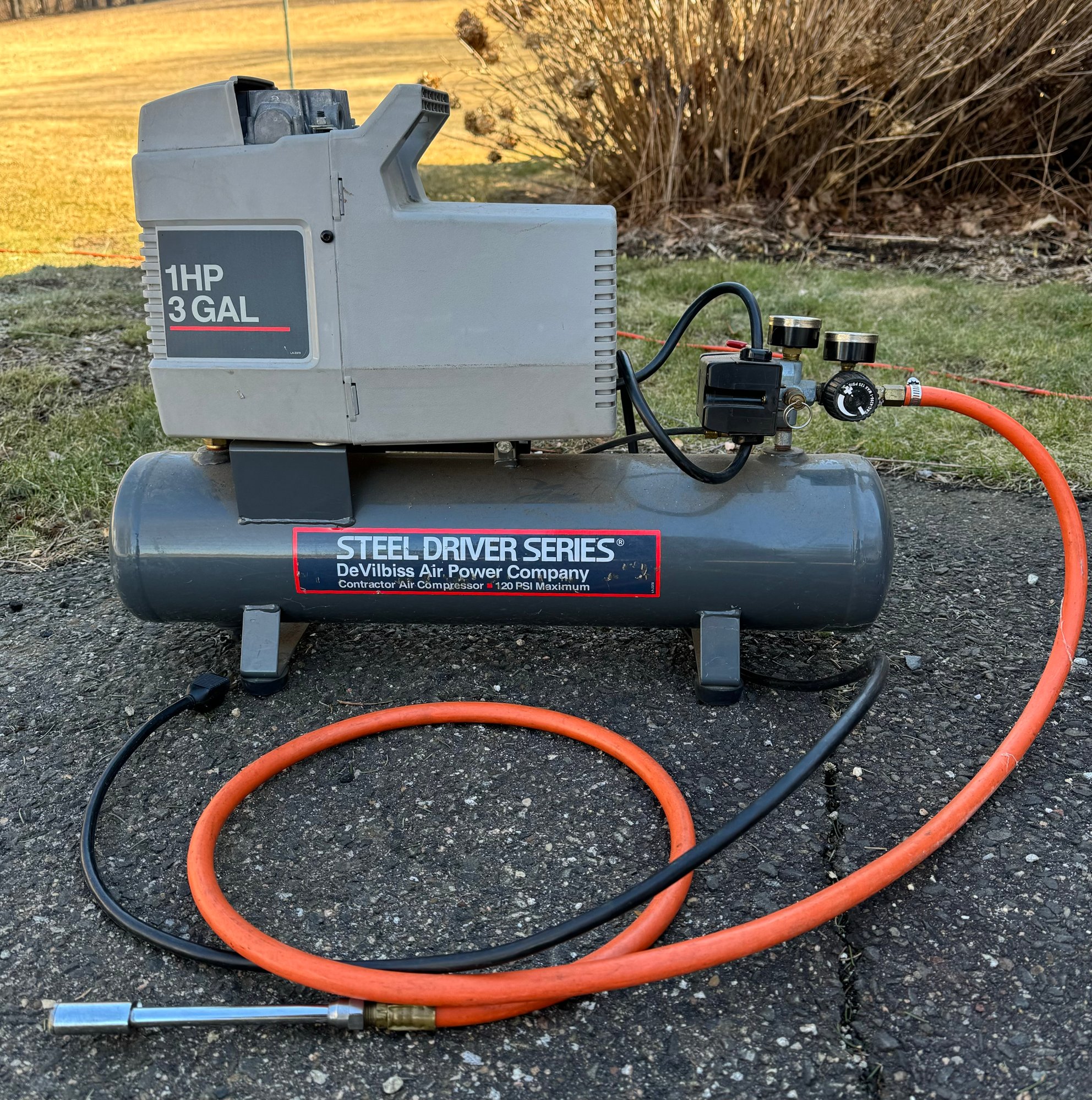 DeVilbiss Three Gallon Steel Driver Series Air Compressor #2083472 ...