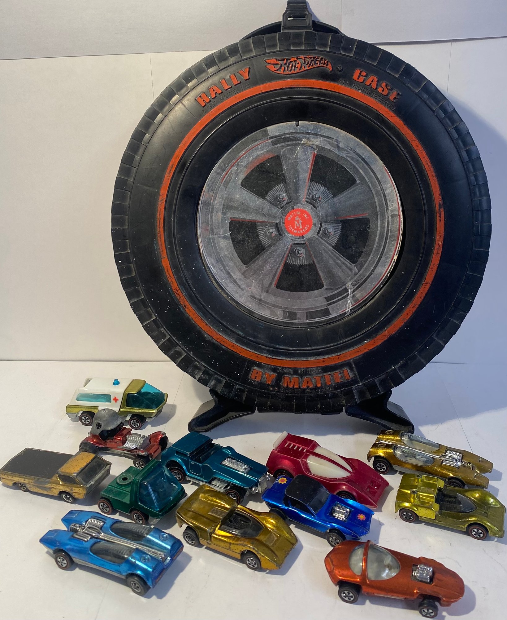 Vintage Mattel Hot Wheels Red Line Cars In Plastic Carrying Case