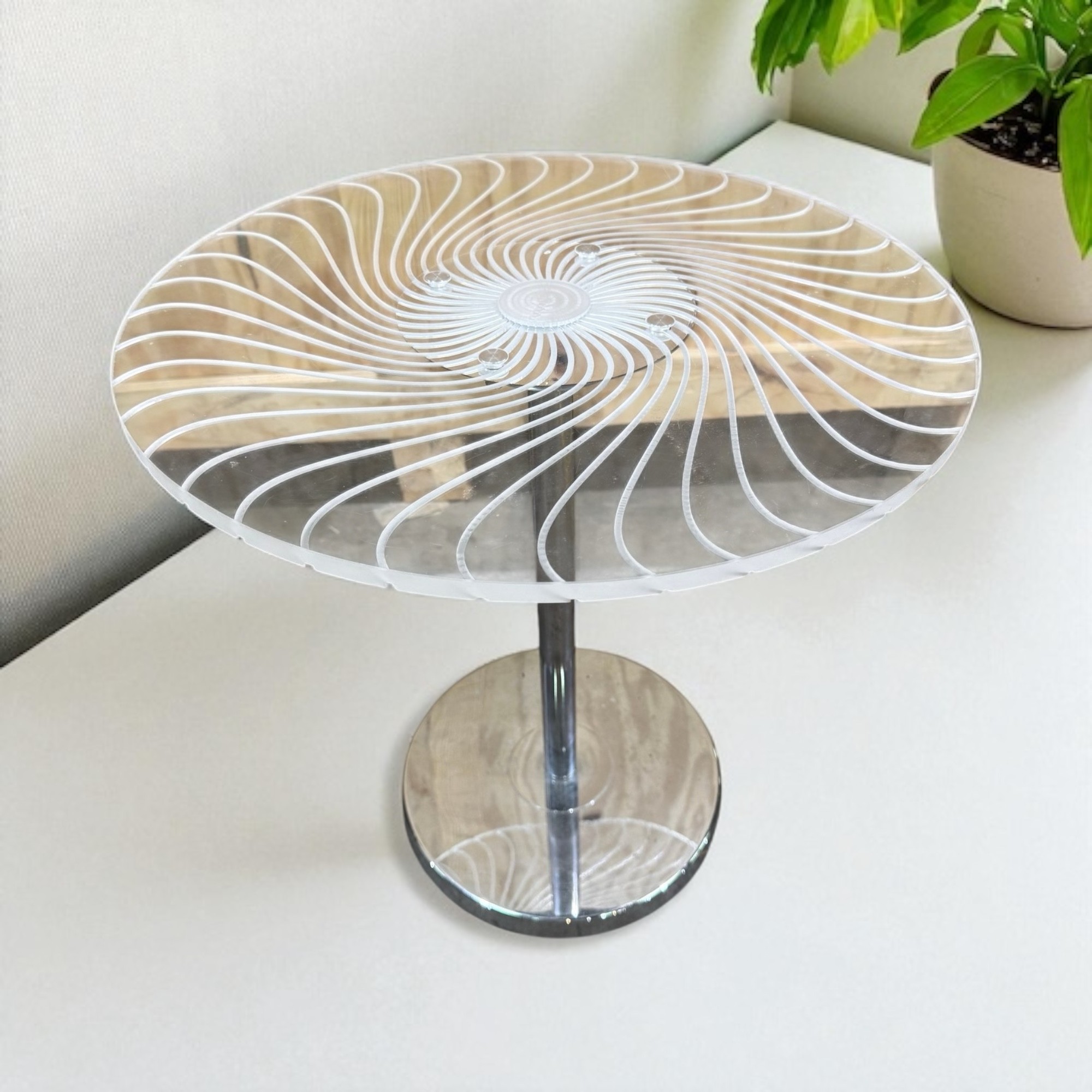 Acrylic Swirl Top End Table #2156291 | Auctionninja.com