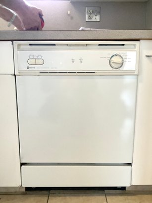 A Maytag JetClean Dishwasher #40691188