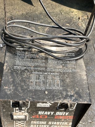 Sears Heavy Duty 40 AMP Battery Charger With 225 Engine Starter