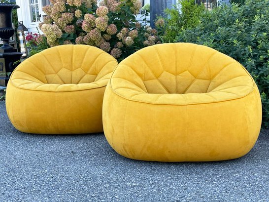 A PAIR OF Ottoman Swiveling Armchairs In Mustard Suede By Ligne Roset