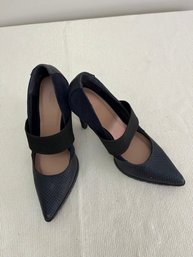 Simply Vera By Vera Wang Black Pumps With Strap Size 7.5