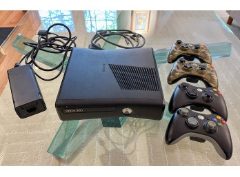 Xbox 360 With (4) Controllers