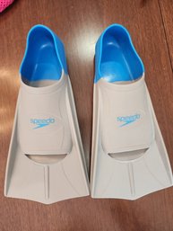 Speedo Size 6-7 Competition Swim Training Fins