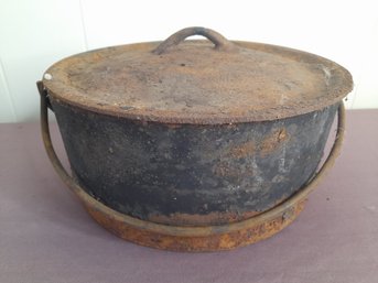 Vintage Cast Iron Dutch Oven