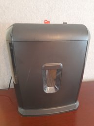 Staples 10 Sheet Shredder