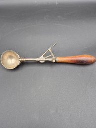 Vintage GILCHRIST No. 31, Size 12 Mechanical Ice Cream Scoop