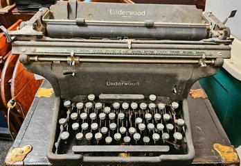 Vintage Underwood Standard Typewriter HEAVY