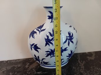 Large Pier 1 Imports Weib Blau Blatl Vase