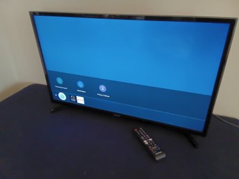 Samsung 32' TV W/ Remote