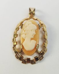 Vintage 10k Yellow Gold Carved  Cameo Pendant (Tested)