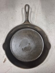 Antique Cast Iron 3-Notch Lodge Frying Pan