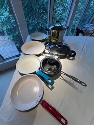 White Non Stick Fry Pans, 2 Stock Pots, Sauce Pot, Glass Lids