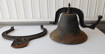 Crystal Metal USA Cast Iron Farm / School Bell