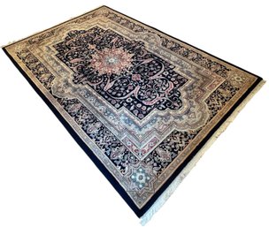 Traditional Persian-Style Wool Rug With Medallion Design