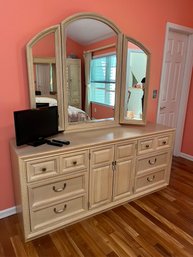 Stanley Dresser With Mirror