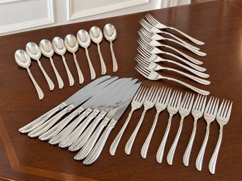 Old Company Plate 'radiance' Pattern Late 1950s Silver Plate Flatware With Service For Eight
