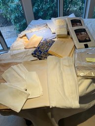 Tablecloths, Many Nwt, Beautifully Taken Care Of