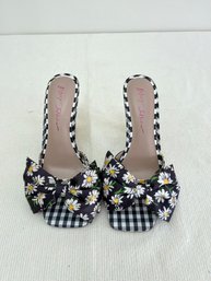 Betsy Johnson Daisy Sandals Size 7