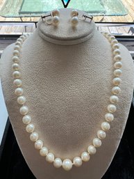 Graduated Cultured Pearls, With Drop Earrings, 14kt White Gold Clasp W/diamond Chip, Lovely 20' Strand