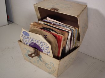 FULL VINTAGE CARRYING CASE OF 45 RECORDS.