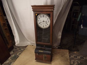 ANTIQUE OAK TIME CLOCK BY INTERANTIONAL TIME RECOURDING CO. OF NY