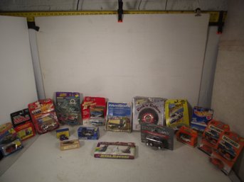 LOT OF MATCHBOX CAR SMALL DIECAST CARS ECT.