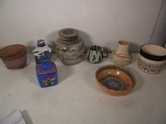 VINTAGE ANTIQUE POTTERY LOT.