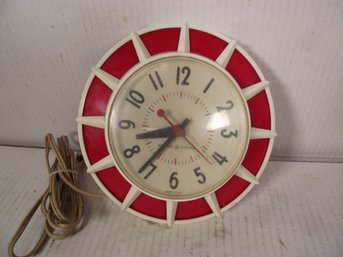 VINTAGE RETRO RED AND WHITE GENERAL ELECTRIC WALL CLOCK MODEL 2H117 TESTED WORKS.