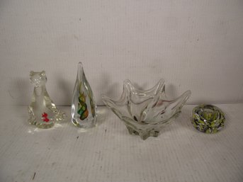 LOT OF 4 PIECES OF ART GLASS.
